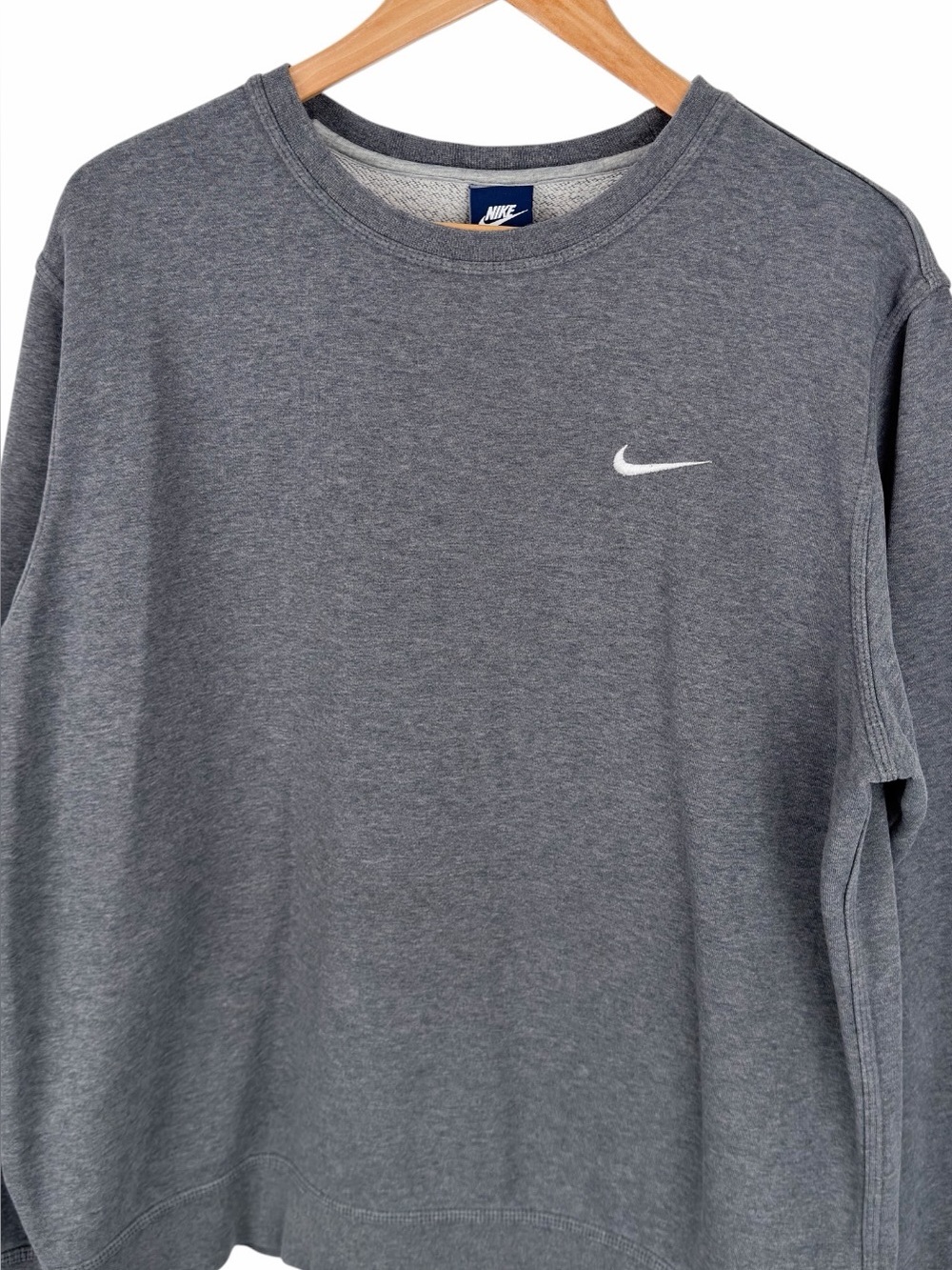 Nike Men’s XL Mini Swoosh Sweatshirt Gray Embroidered Logo Crewneck Pullover - Picture 2 of 8